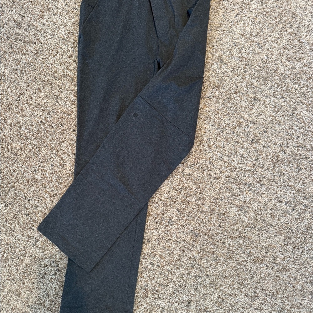 Men’s Lulu “Discipline” versitile pants - size Medium